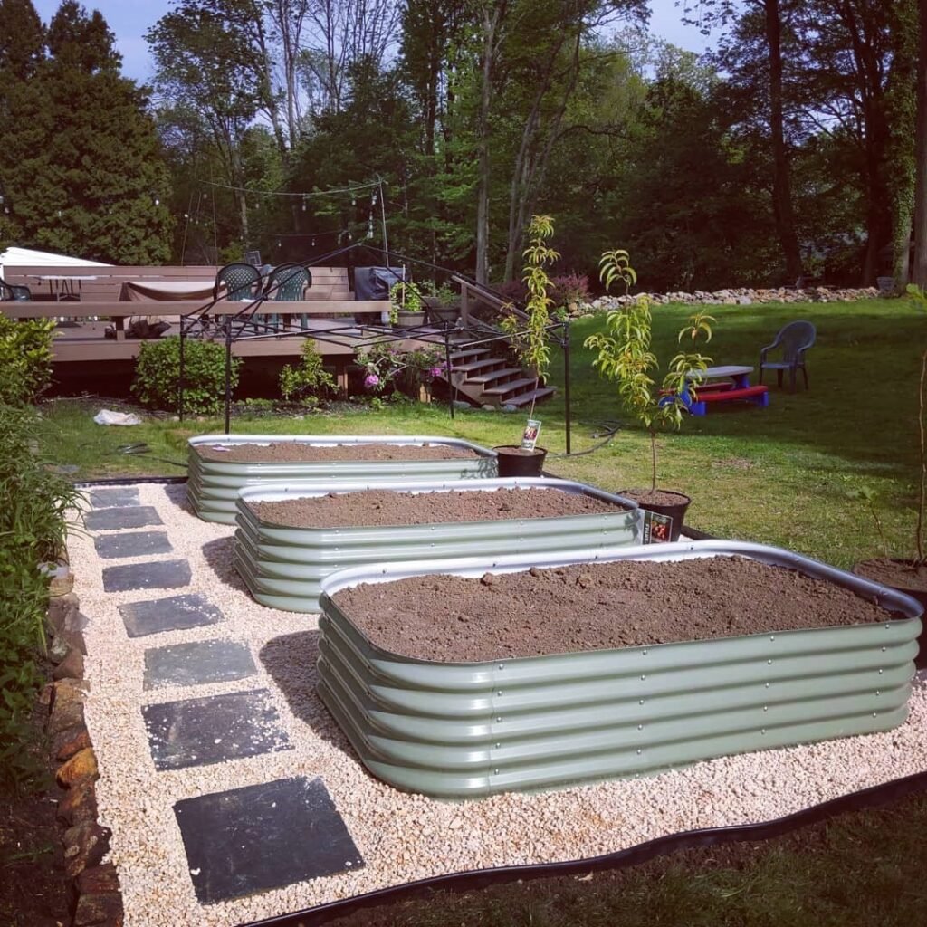 Can i Put Earthworms In My Raised Vegetable Garden Bed?